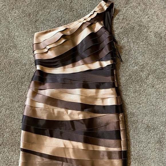 Beautiful one shoulder artistic dress - Picture 1 of 2